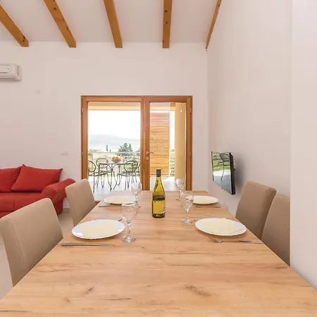 Beautiful In With Heated Swimming Pool *