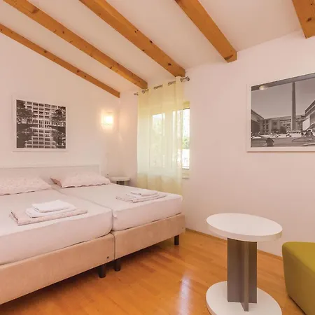 Beautiful In With Heated Swimming Pool * Starigrad Paklenica