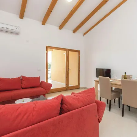 Beautiful In With Heated Swimming Pool *