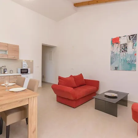 Beautiful In With Heated Swimming Pool Apartment *